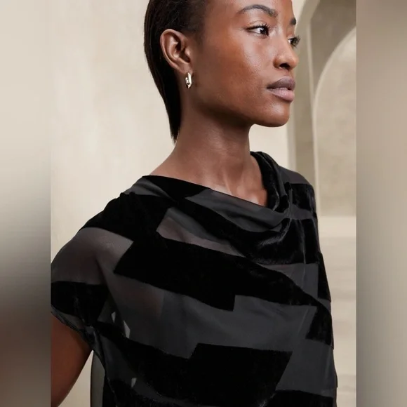 NWT! Banana Republic Black Burnout Velvet Blouse - 822815 XL 🗺️ - Picture 4 of 7